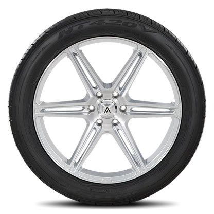 Nitto NT420V Tires 305/45R22XL 203940