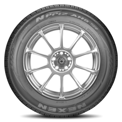 Nexen Npriz AH8 Tires 205/70R16 15677NXK